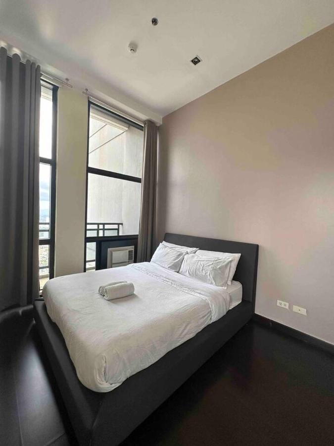 Homestyle Rare Find Corner Penthouse In The Gramercy Residences