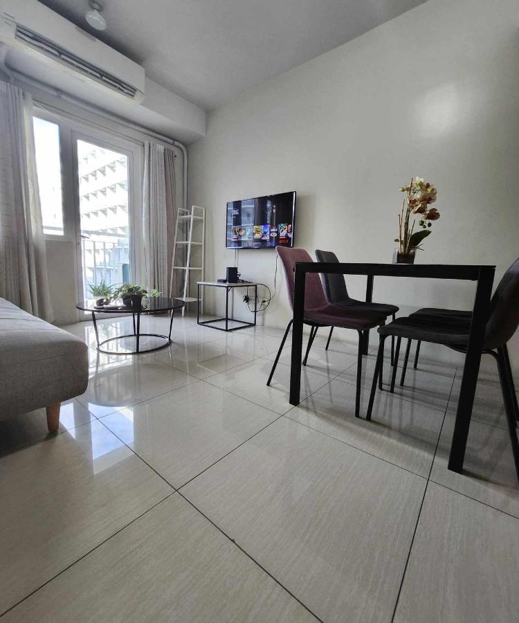 S&j Staycation At Shell Residences Moa/near Airport *