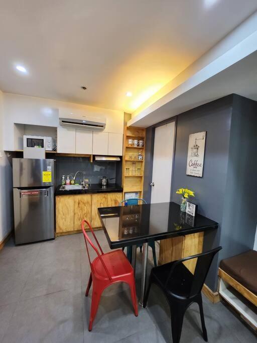 Bgc Rustic-themed Loft W/ Pool View 200mbps Manila