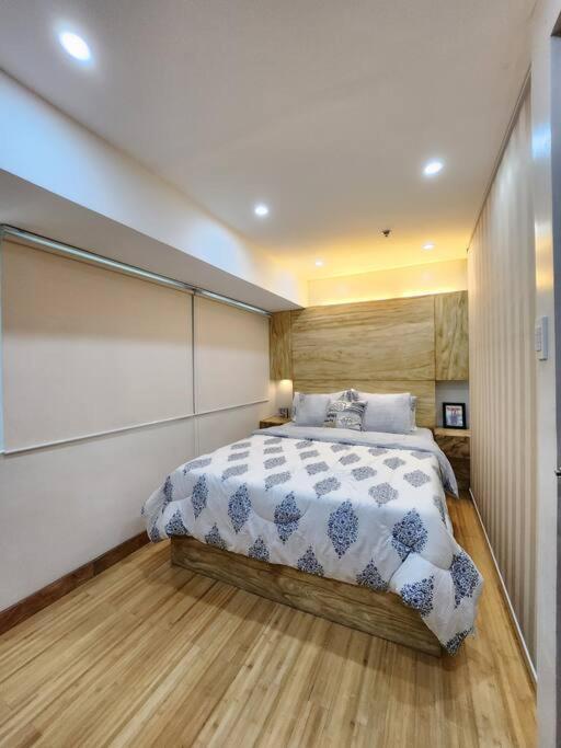 Apartment Bgc Rustic-themed Loft W/ Pool View 200mbps *