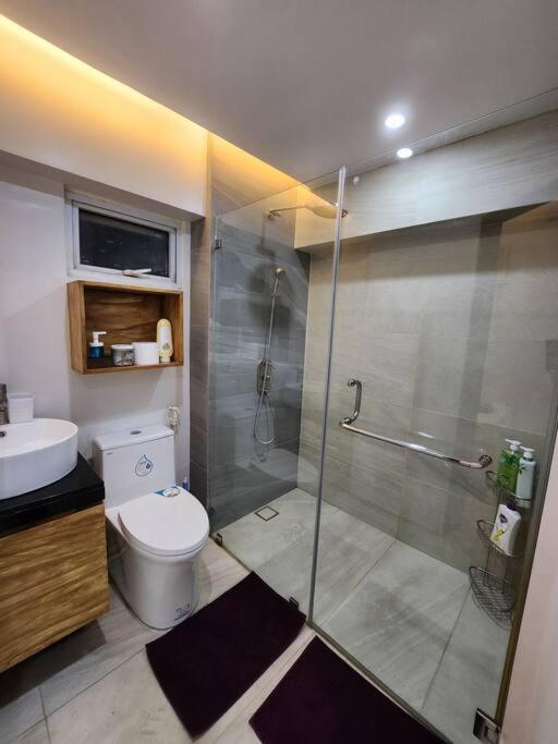 Bgc Rustic-themed Loft W/ Pool View 200mbps *