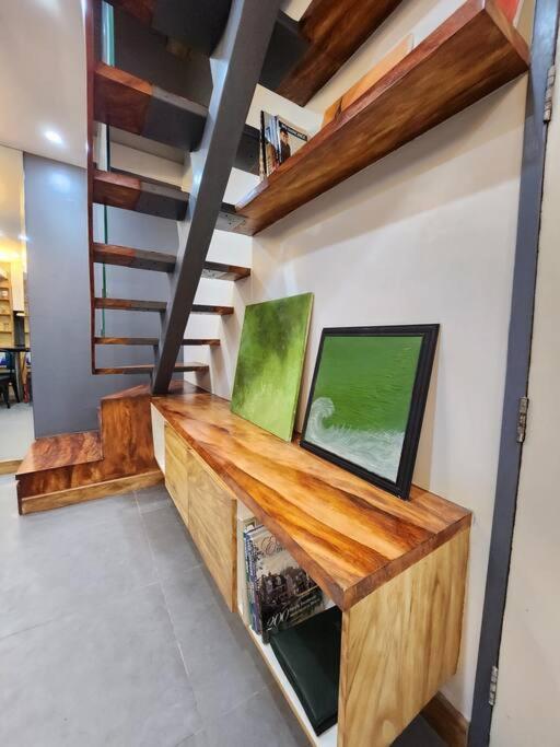 Bgc Rustic-themed Loft W/ Pool View 200mbps Apartment