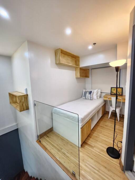 Apartment Bgc Rustic-themed Loft W/ Pool View 200mbps *