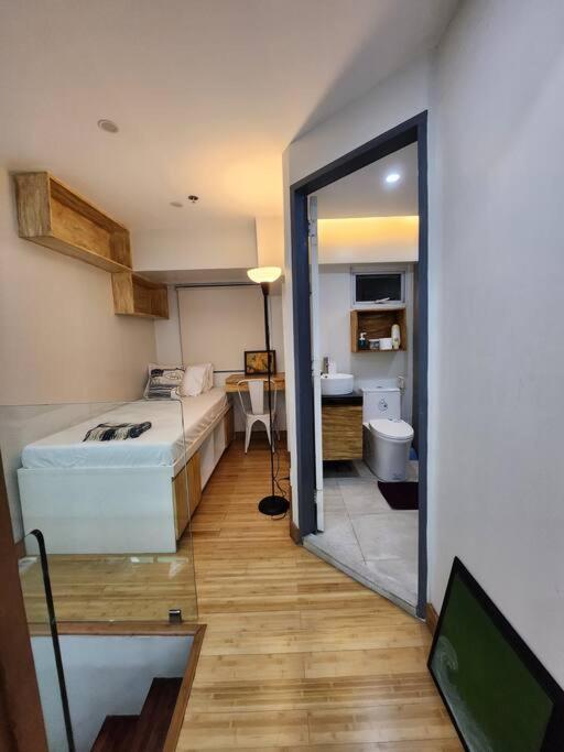 Bgc Rustic-themed Loft W/ Pool View 200mbps *