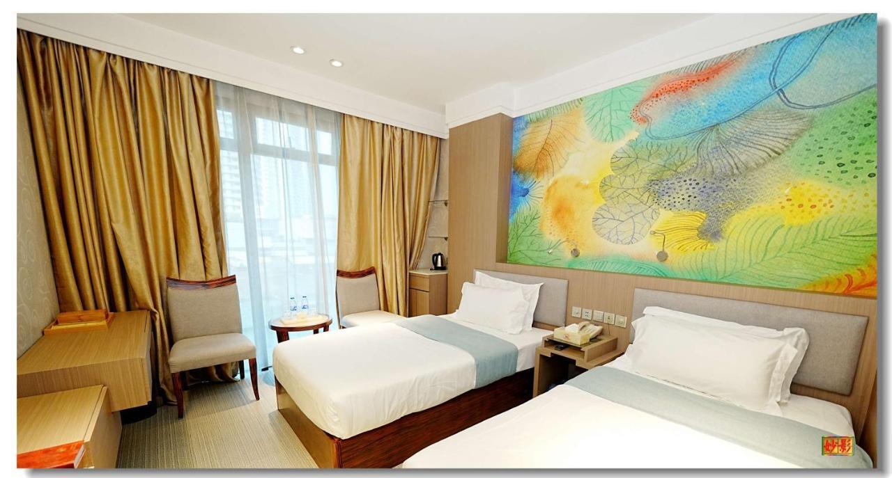 Pristine Hotel *
