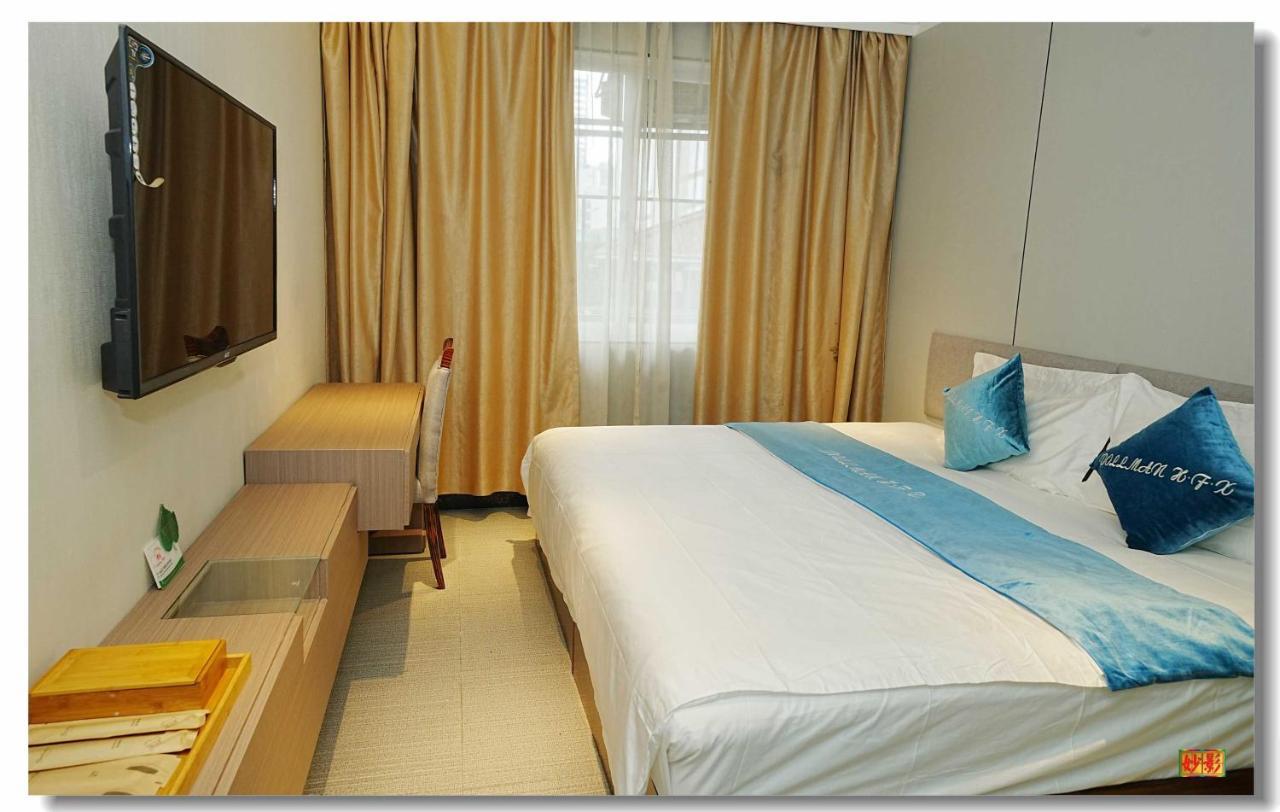 Pristine Hotel *