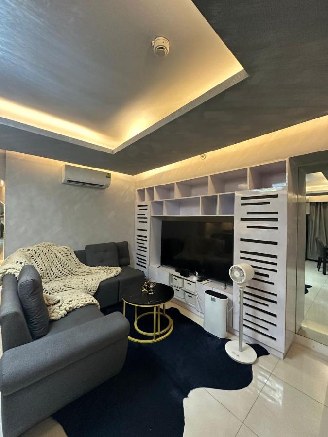 In Taguig, 2br Condo, Acacia Estates, Bgc, Manila