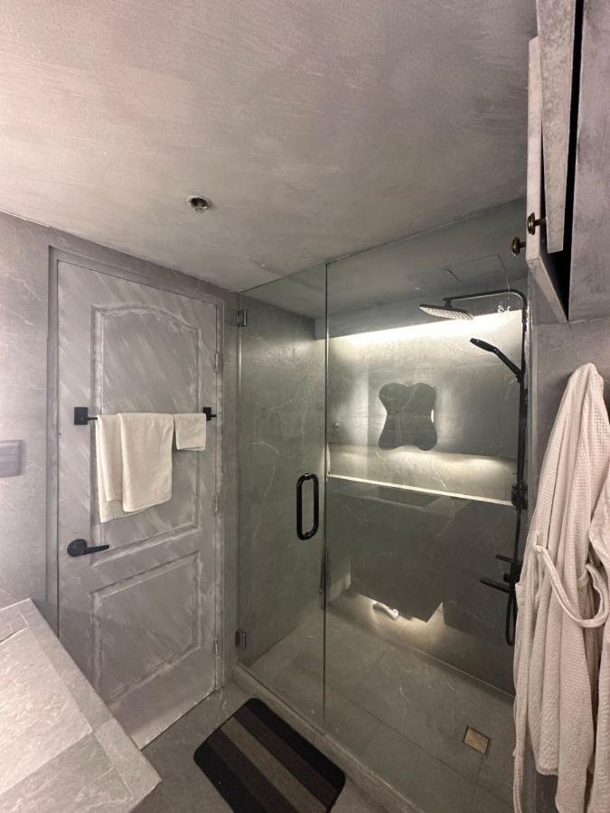 In Taguig, 2br Condo, Acacia Estates, Bgc, Apartment Manila