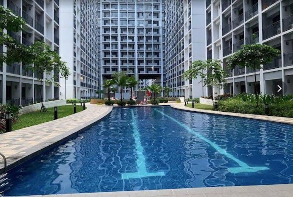 Luna In Shore 2 Near Moa * Manila
