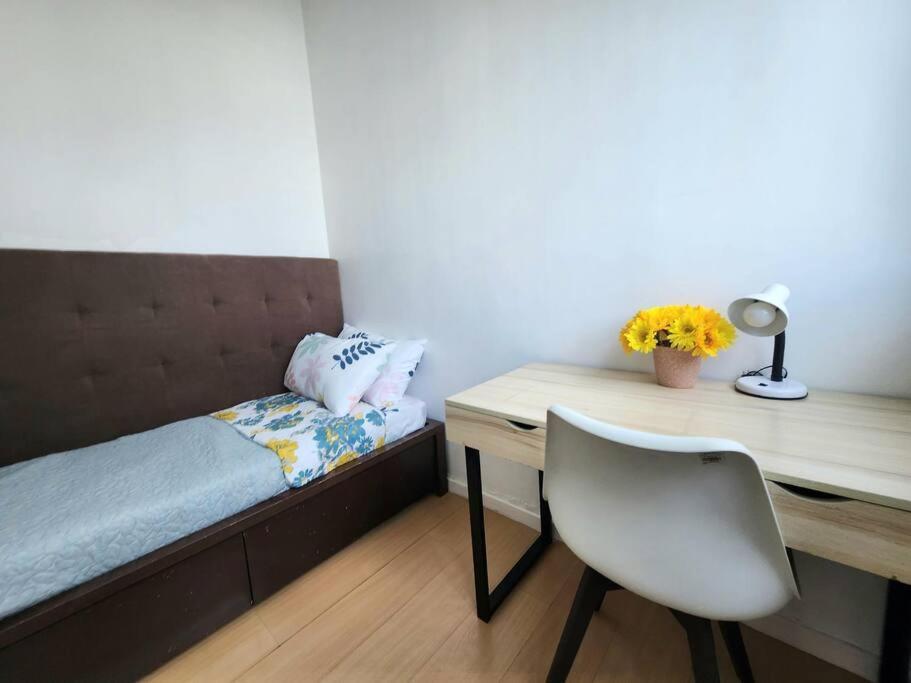Apartment Bgc Avant At The Cosy And Vibrant 2br Near Burgos Circle *