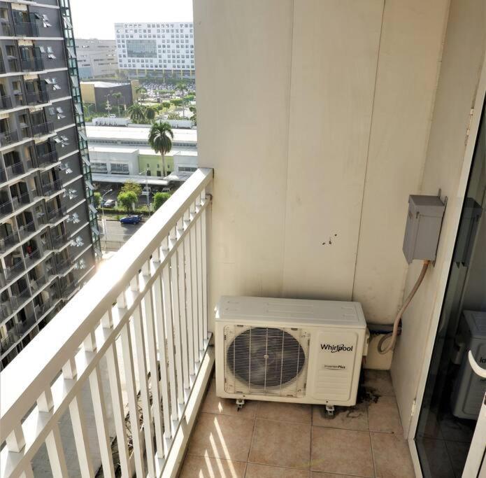 Moa Pasay 1149 Amazing Staycation Near Arena Smx Wtc