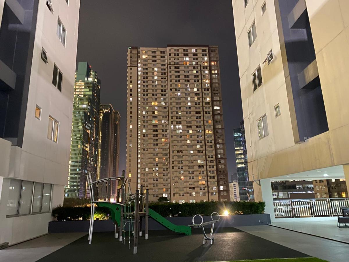 Elegant Bgc With View Apartment