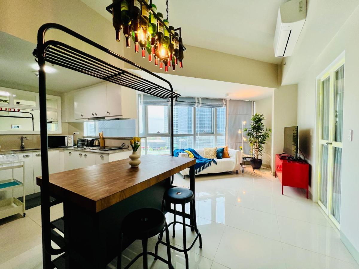 Bgc Luxury - Balcony, Pool, Wi-fi, View - 8 Apartment Manila