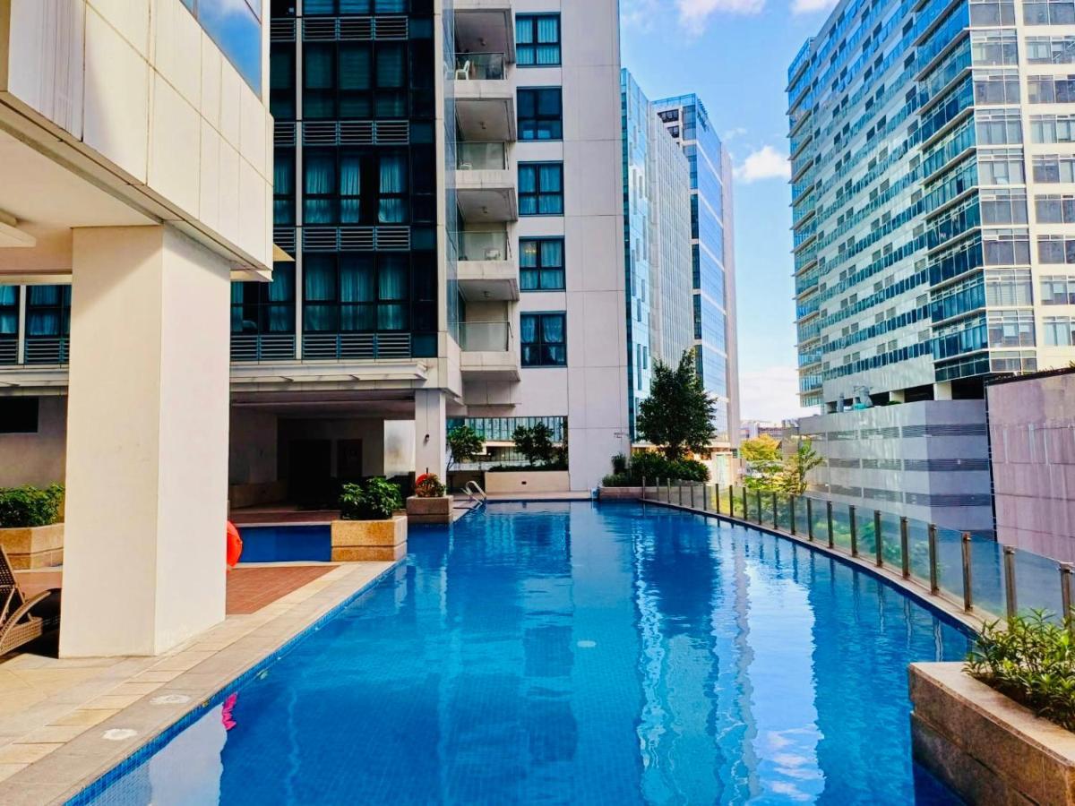 Apartment Bgc Luxury - Pool, Wi-fi, View - 11 Manila