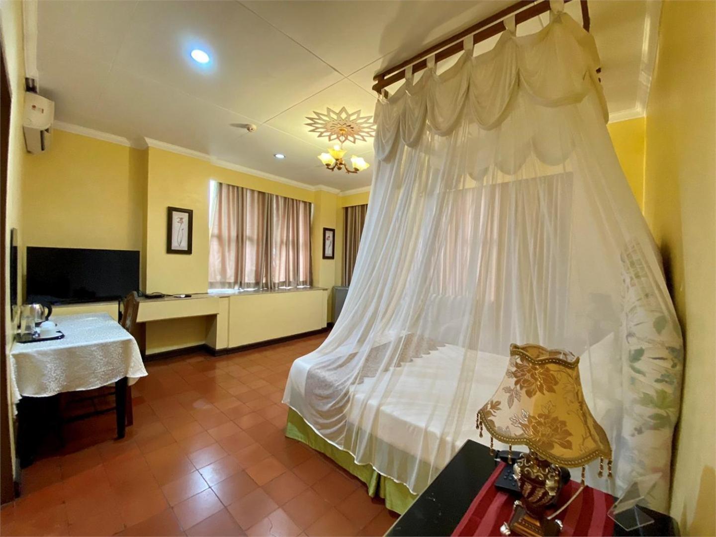 Hotel White Knight Intramuros 2*