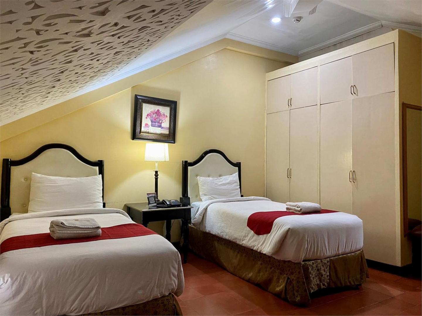 Hotel White Knight Intramuros