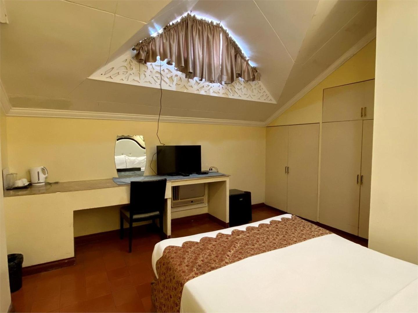White Knight Intramuros Hotel