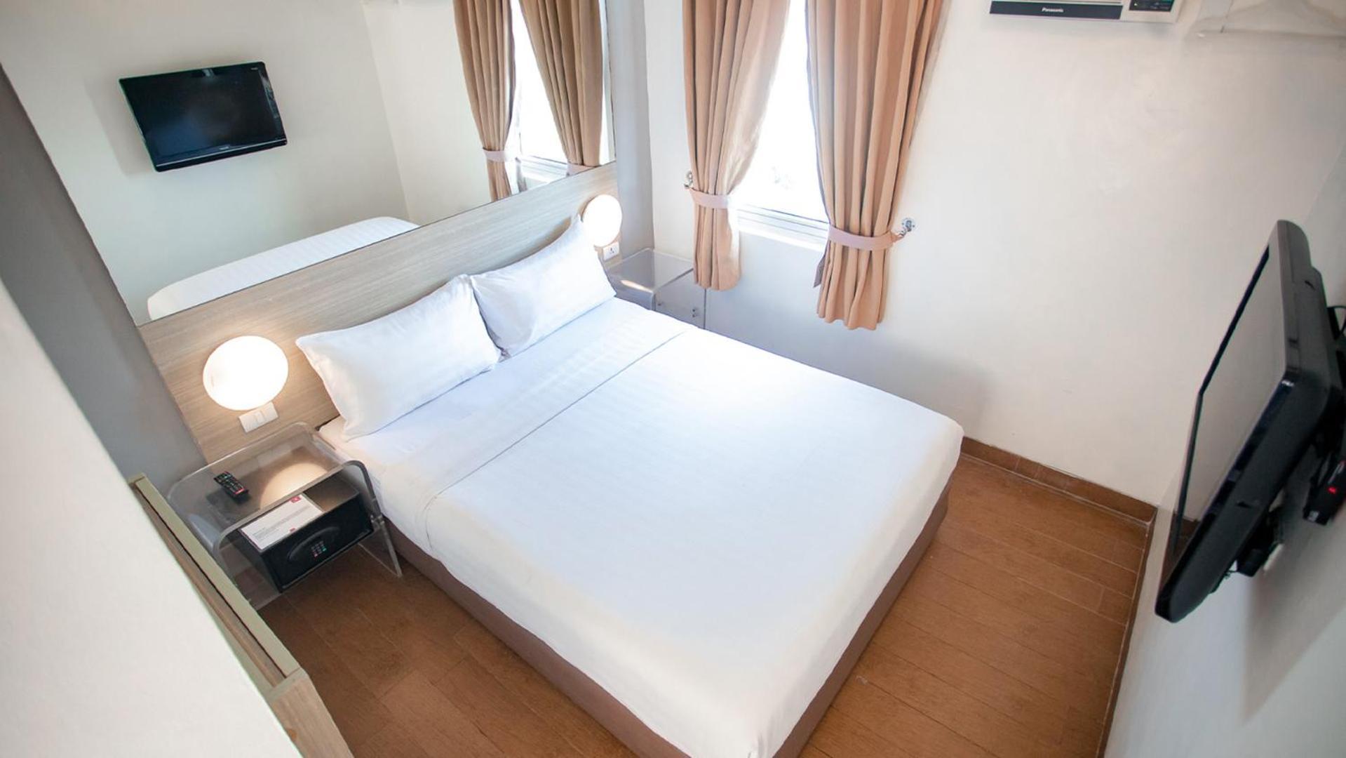 Red Planet Malate Mabini Hotel 3*