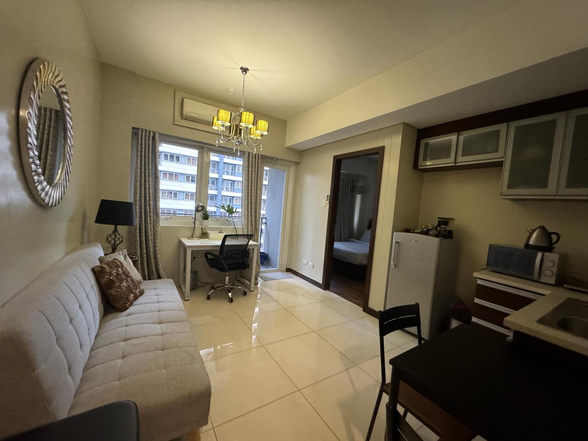 Luxury Suite Across Sm Megamall