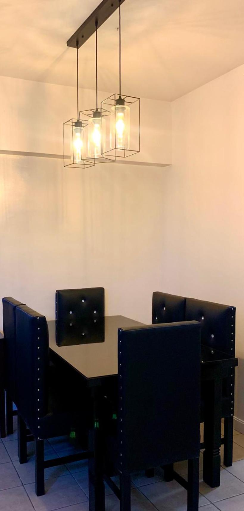 Makati Cbd 2 Bedroom Apartment *