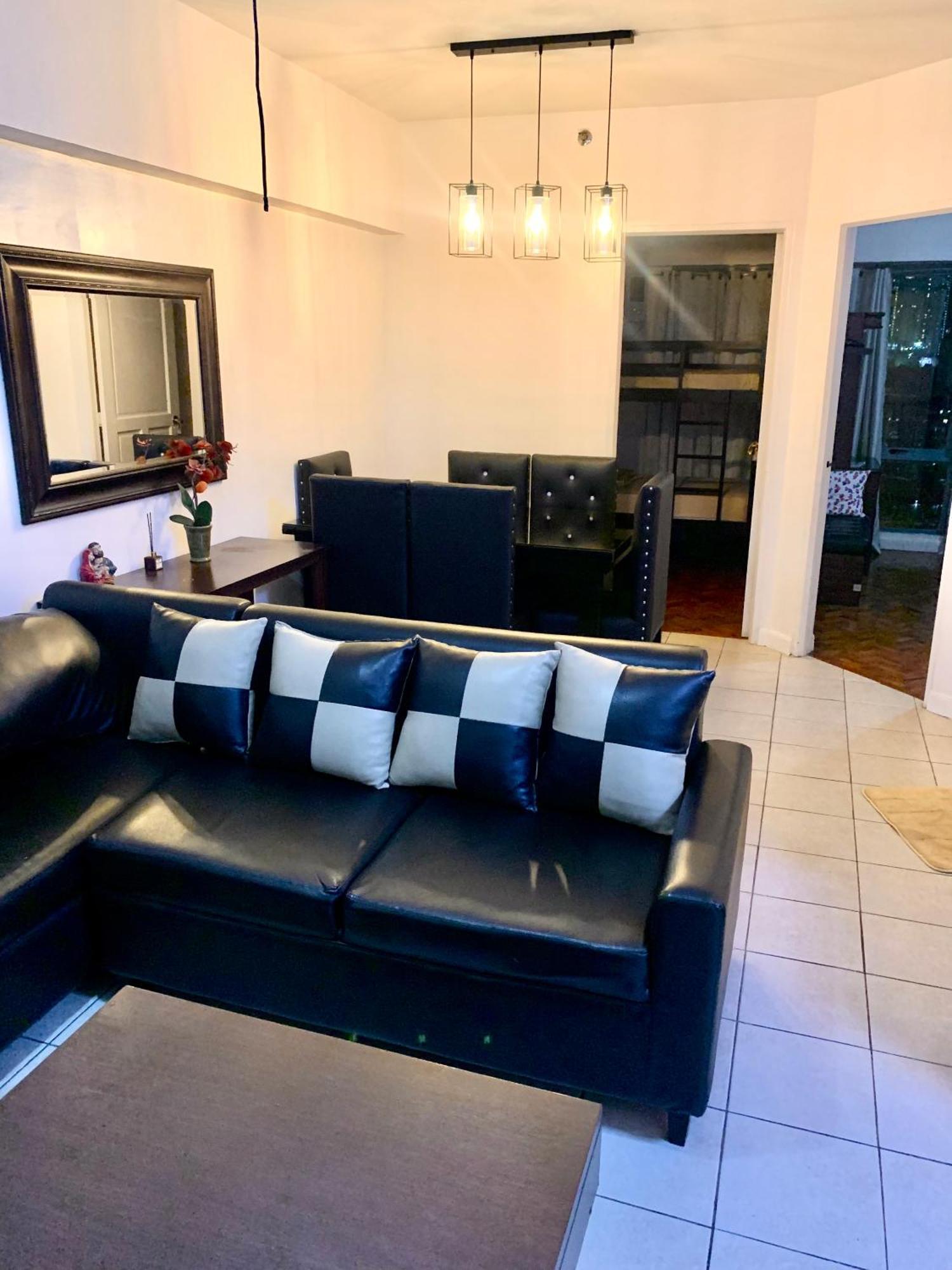 Makati Cbd 2 Bedroom Apartment *