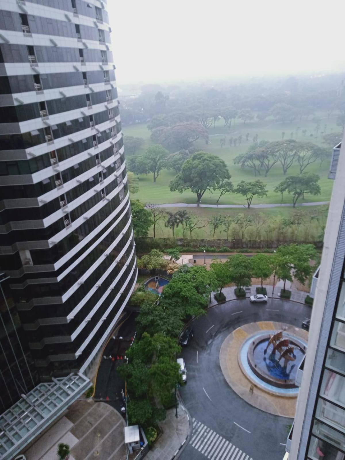 2 Bedrooms Units Forbes Area 5th Avenue Bgc Center * Manila