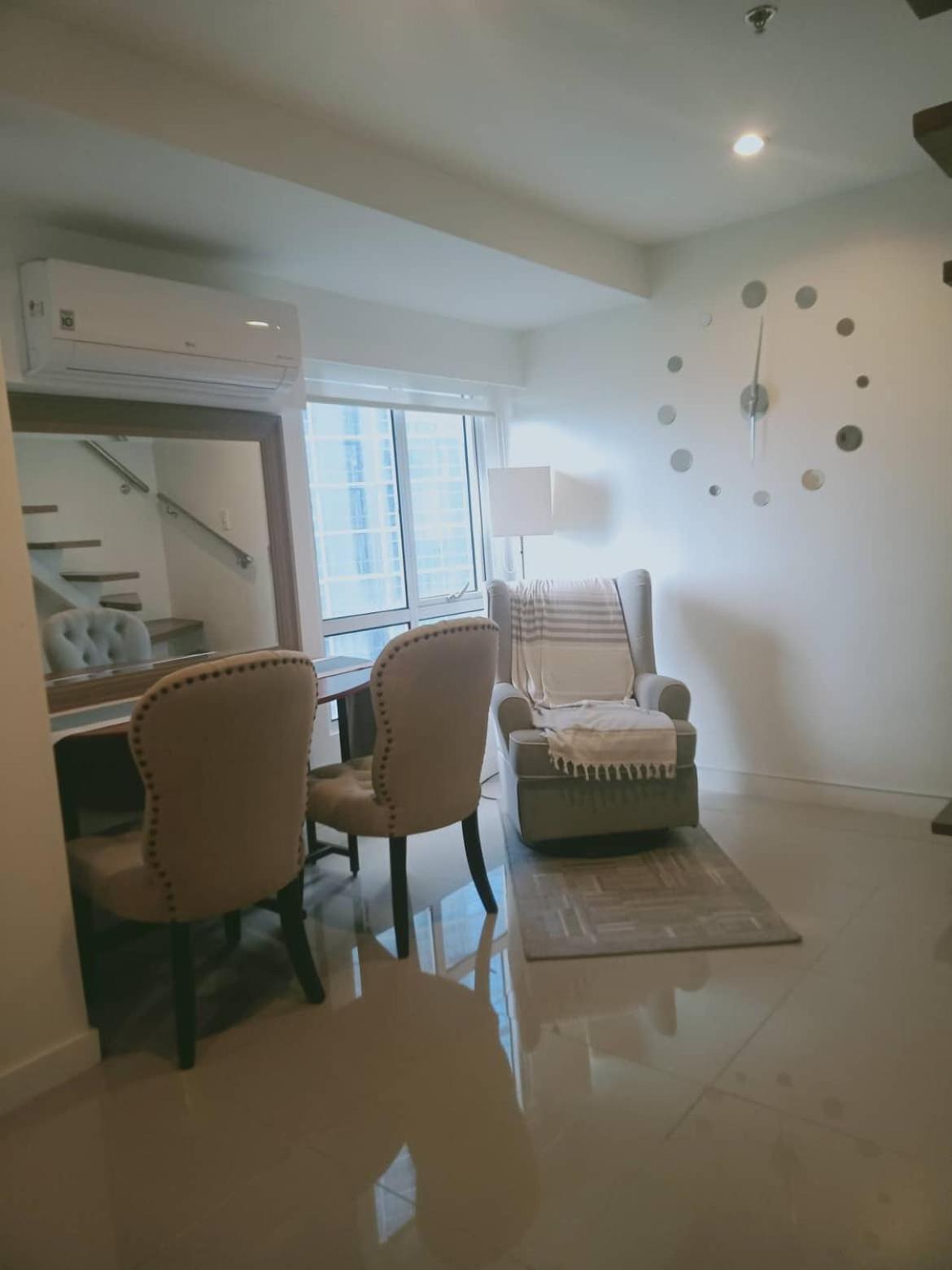 2 Bedrooms Units Forbes Area 5th Avenue Bgc Center Apartment