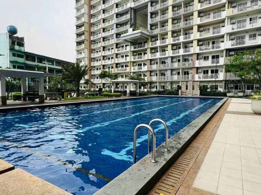 Apartment Free Parking 2b/r @infina Tower