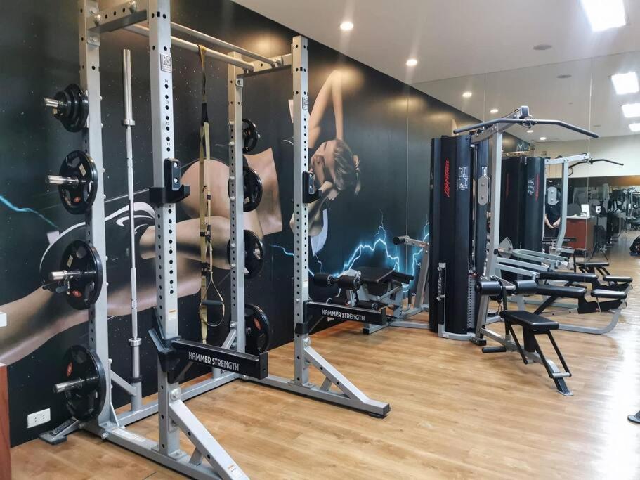 Bgc Stays+free Pool&gym Access,200 Mbps *