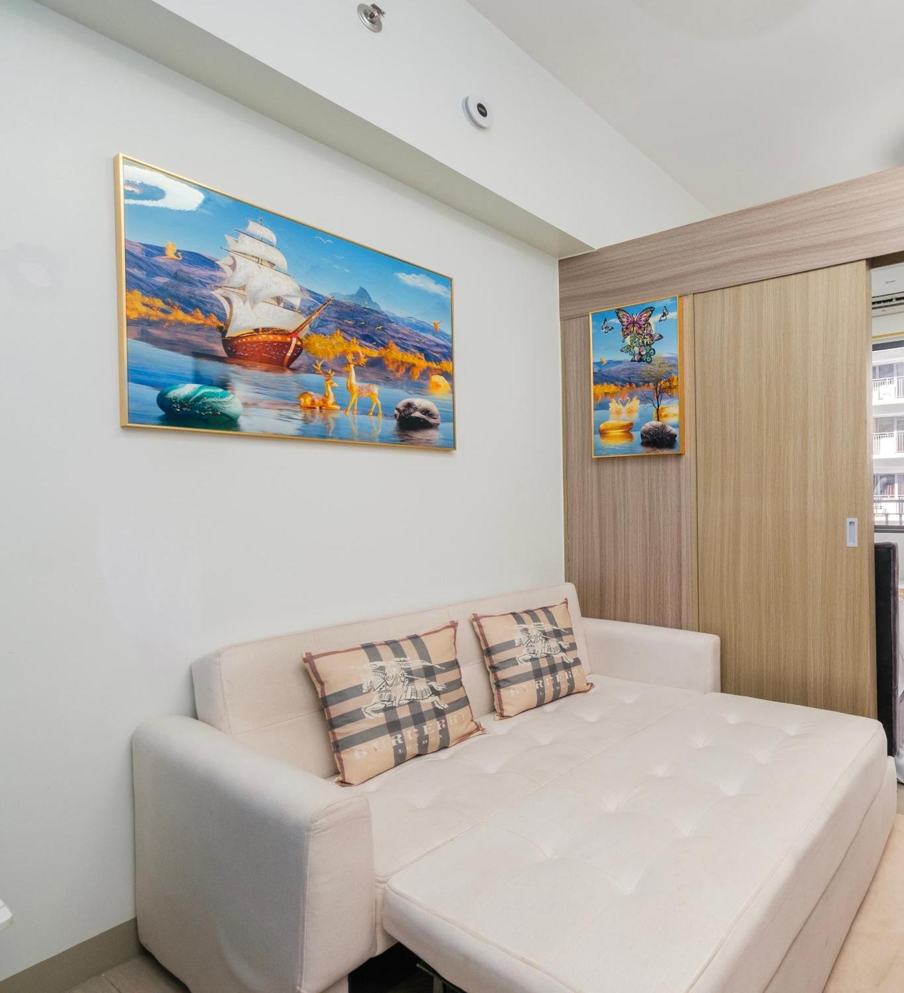 Apartment Mall Of With Balcony Facing Pool @ Shore2 *