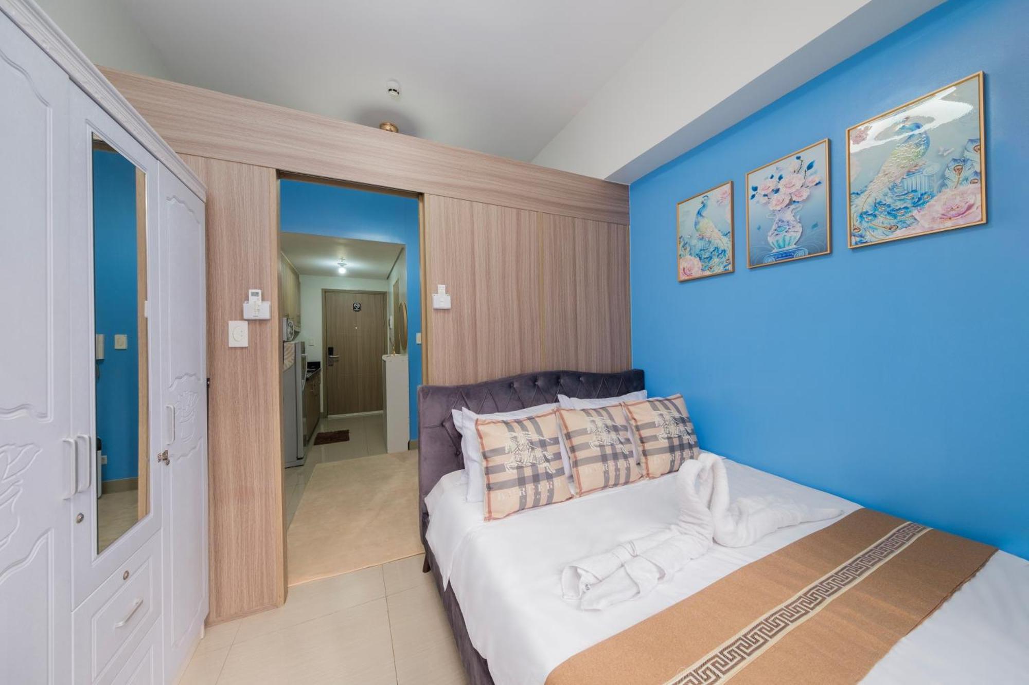 Apartment Mall Of With Balcony Facing Pool @ Shore2