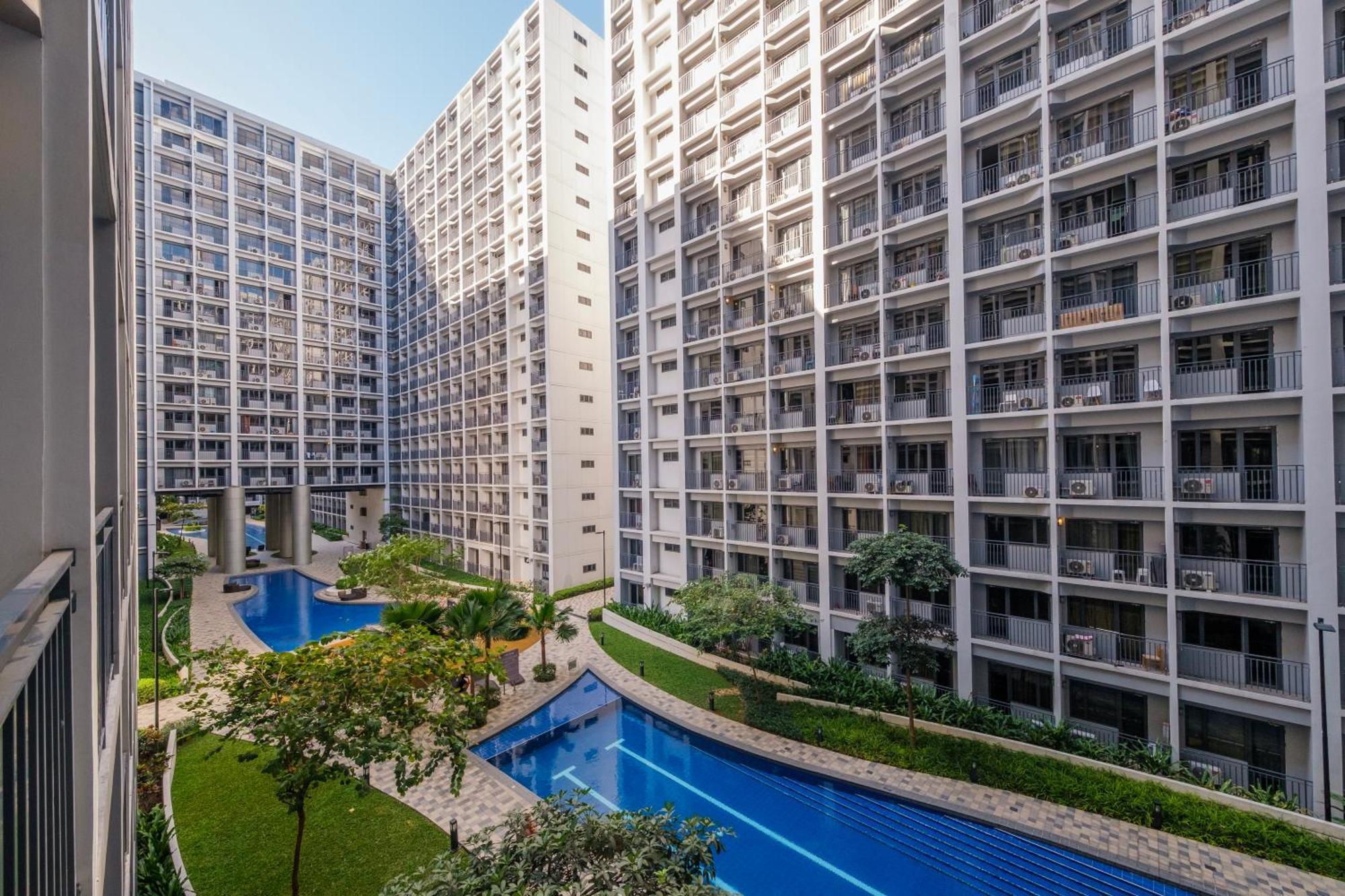 Apartment Mall Of With Balcony Facing Pool @ Shore2 Manila