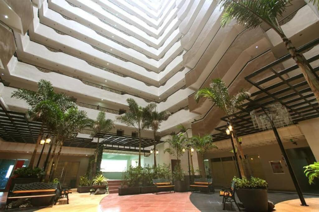 Spacious In Q.c. W/ Wifi,near Sm North *