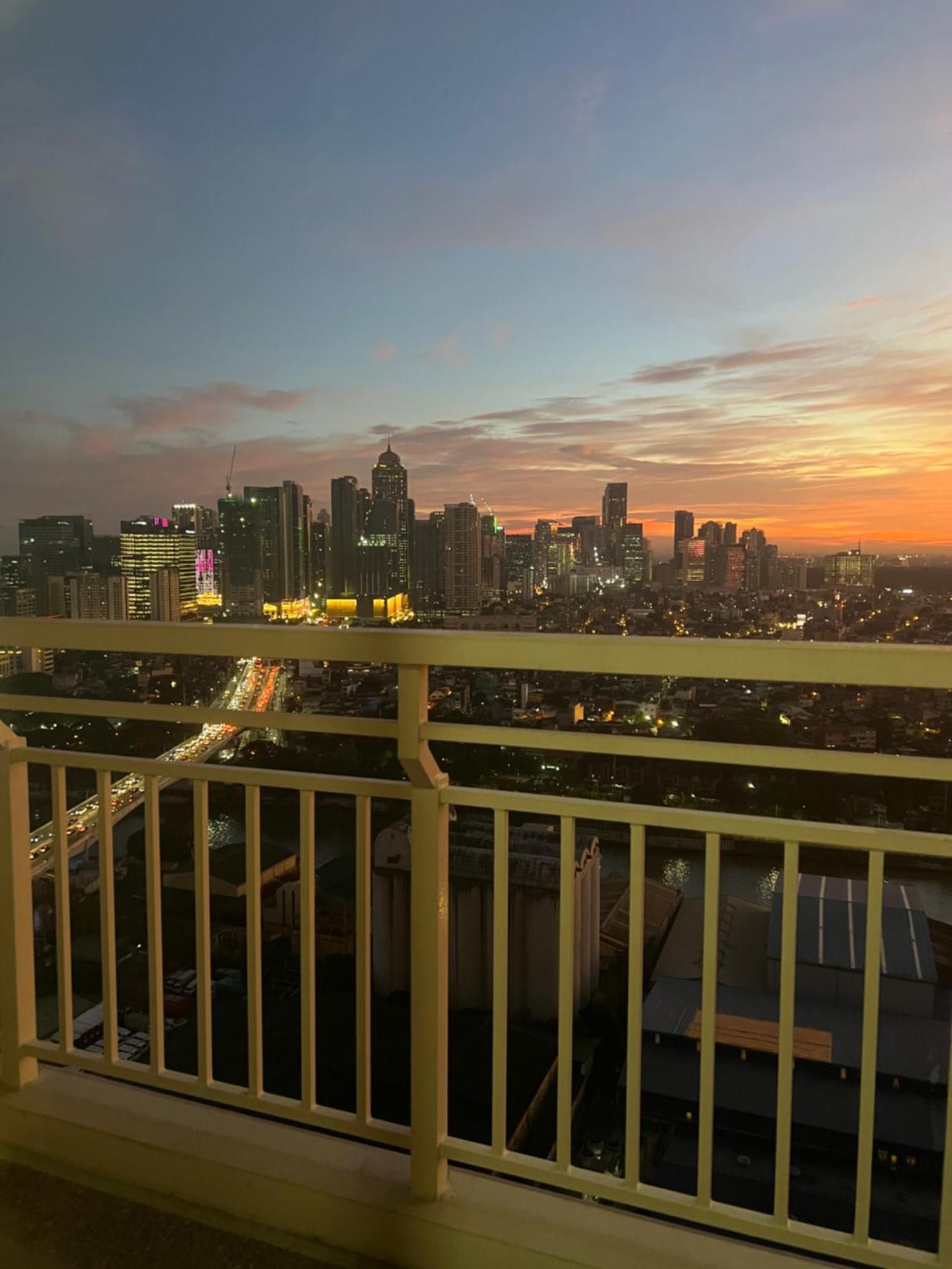 Near Bgc Makati Ortigas 1br Wi-fi Netflix Balcony