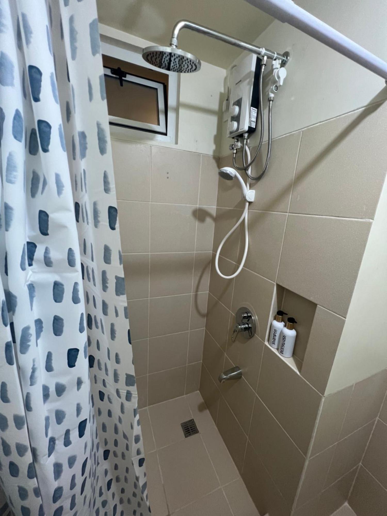 Near Bgc Makati Ortigas 1br Wi-fi Netflix Balcony Apartment