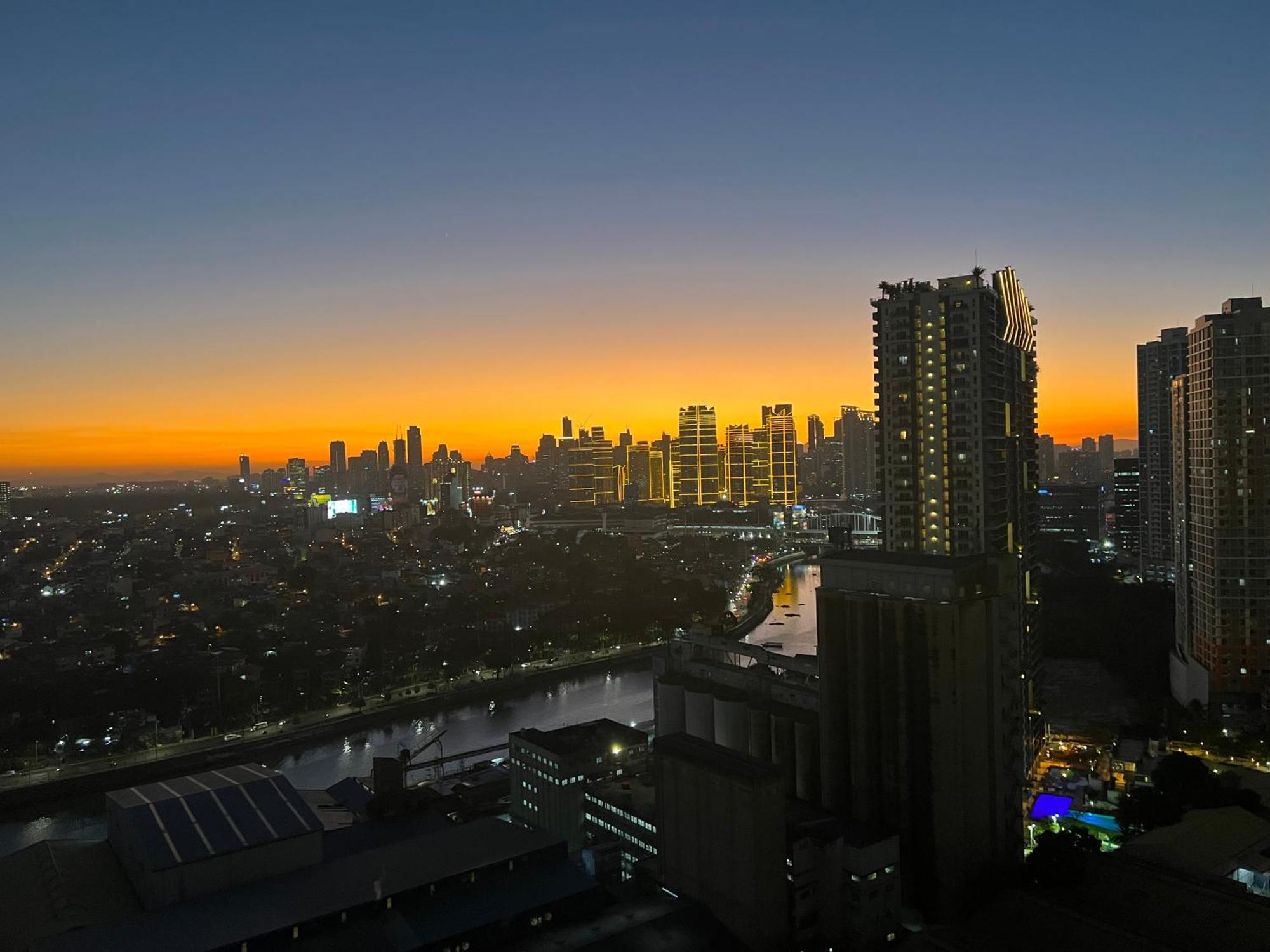 Near Bgc Makati Ortigas 1br Wi-fi Netflix Balcony