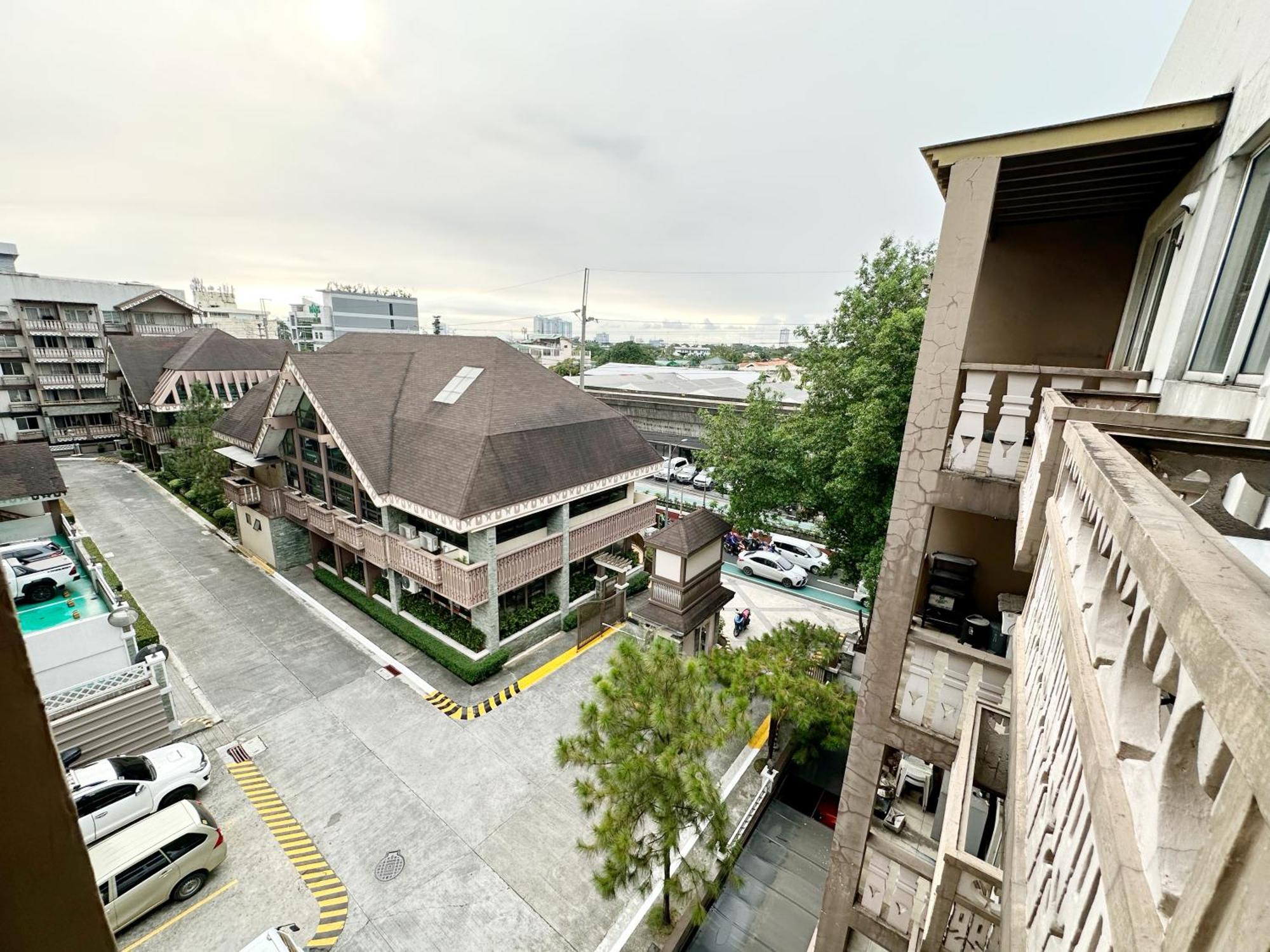 Sweetsuites At Pine Crest #t1-526 * Manila