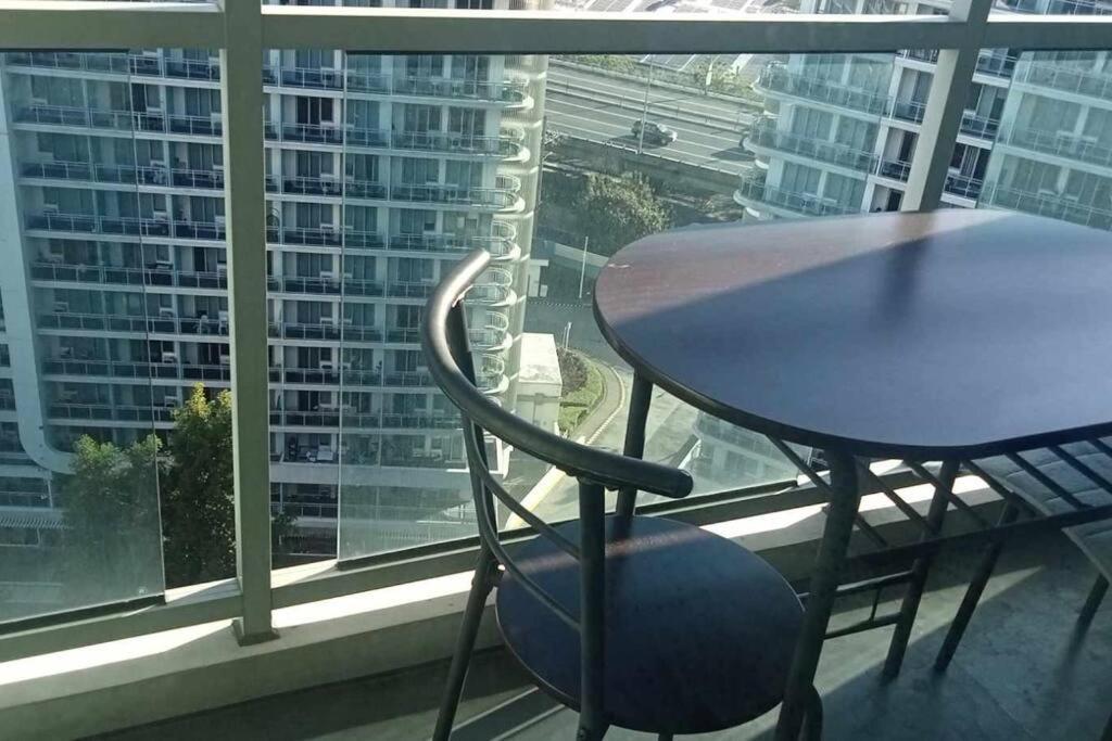 Azure Urban A12 Wavepool Near Mall Airport Apartment