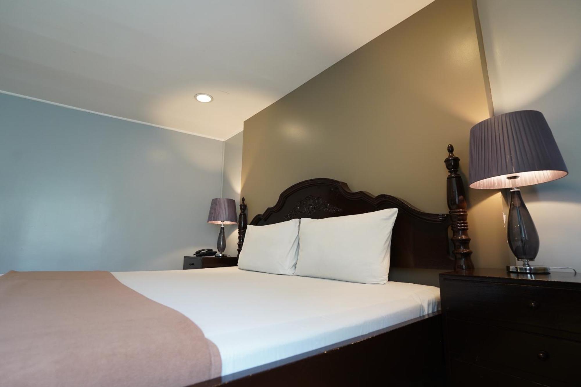 Arzo Hotel Manila