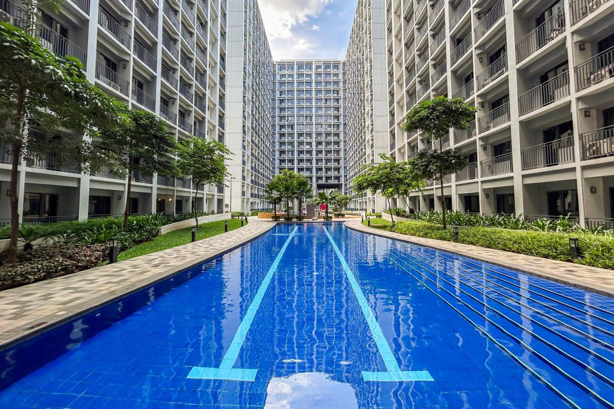 Mall Of With Balcony Facing Pool @ Shore2 *