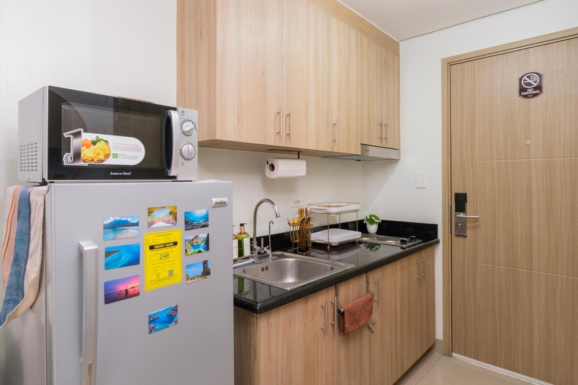 Apartment Mall Of With Balcony Facing Pool @ Shore2 *