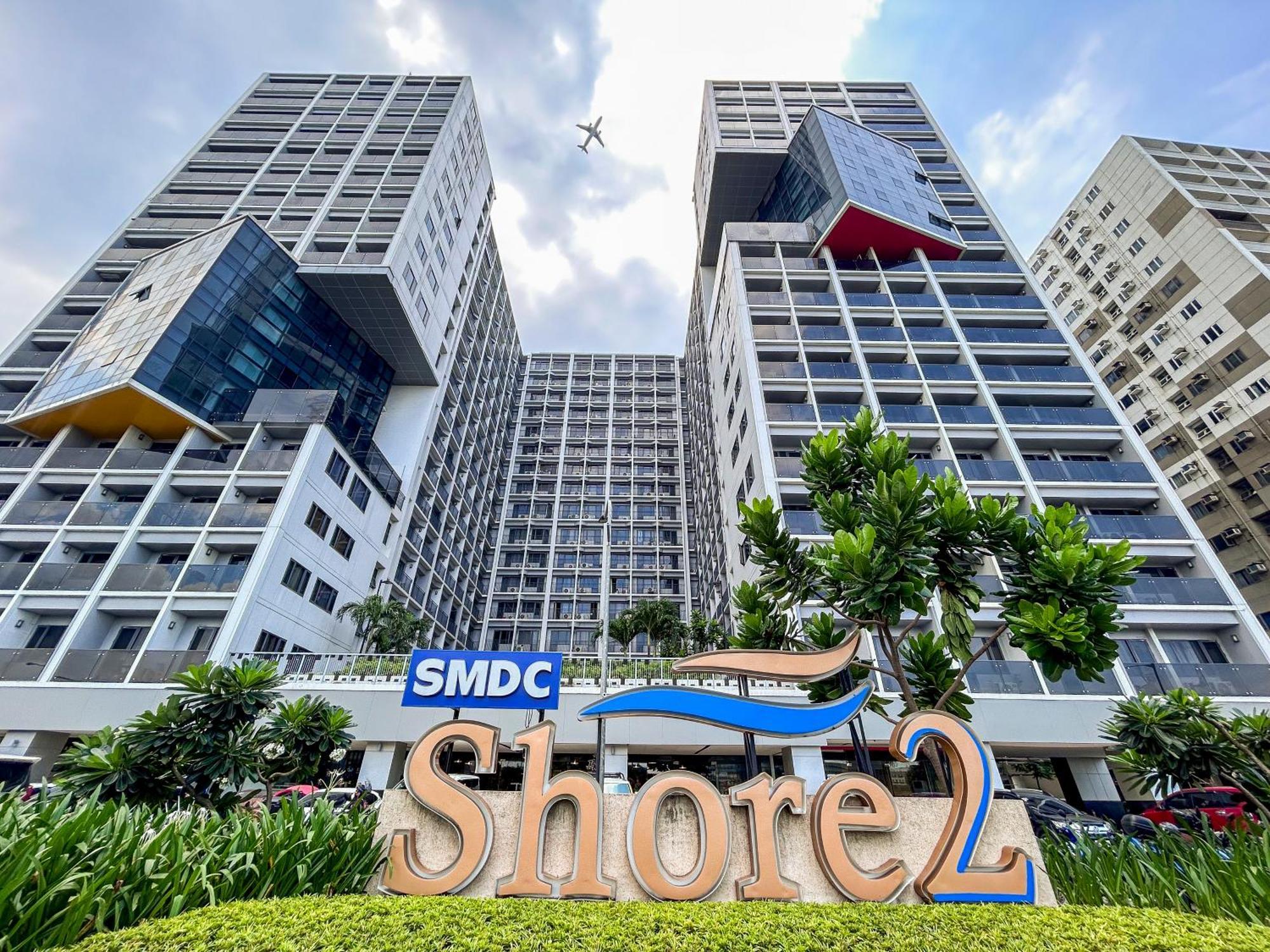 Mall Of With Balcony Facing Pool @ Shore2 Apartment