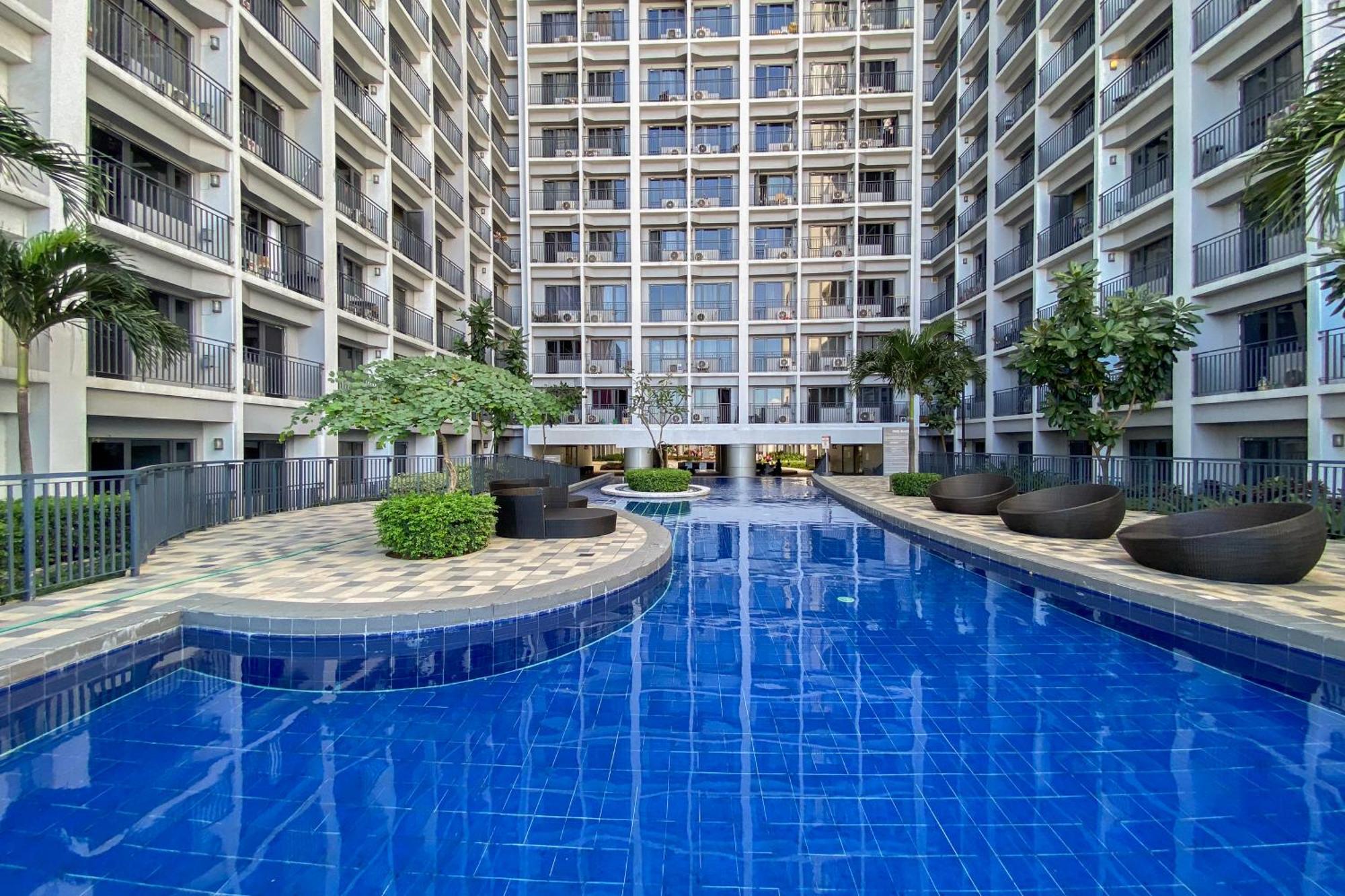 Apartment Mall Of With Balcony Facing Pool @ Shore2 Manila