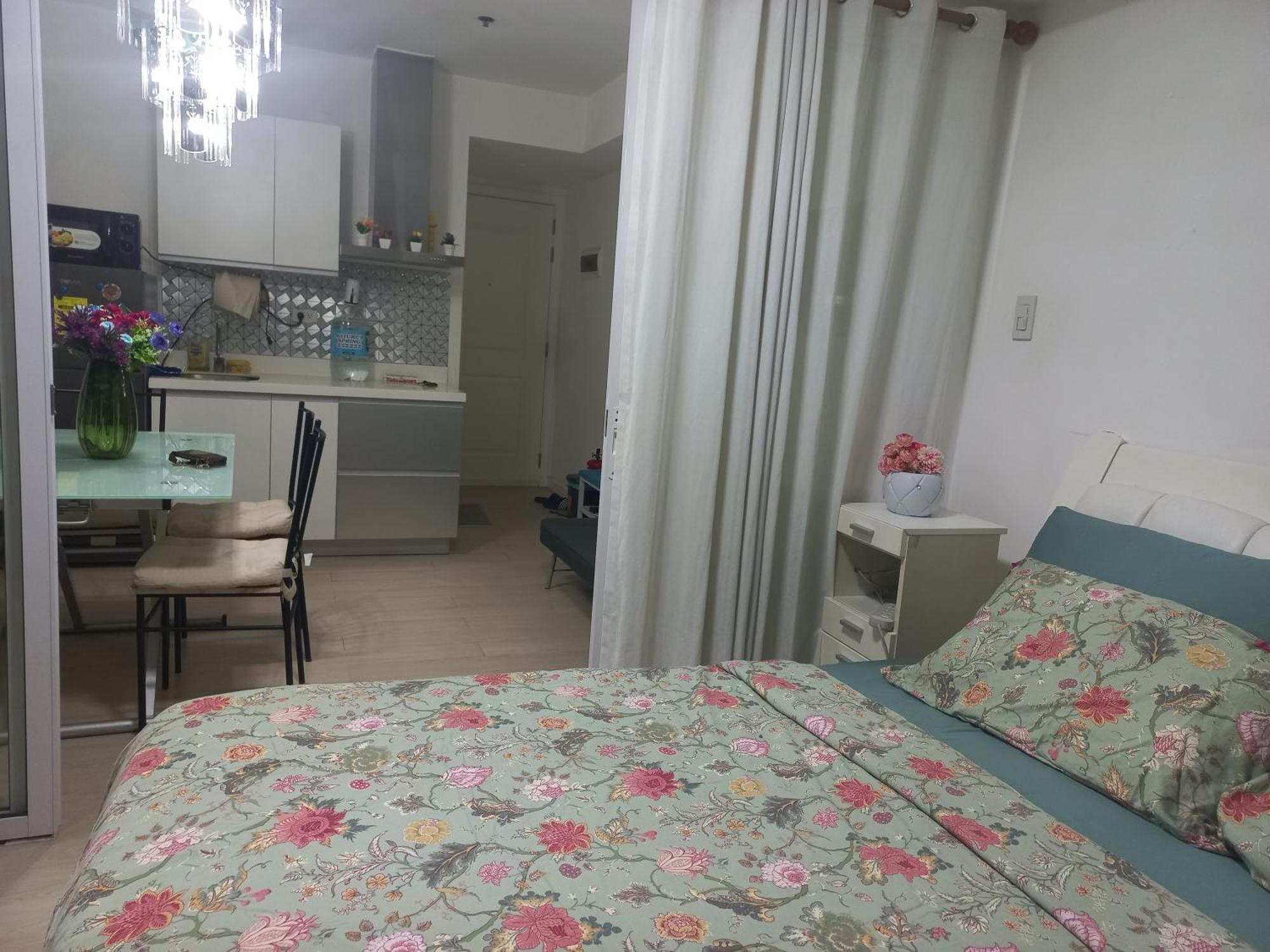 Azure Urban Staycation By Owner Only 2*