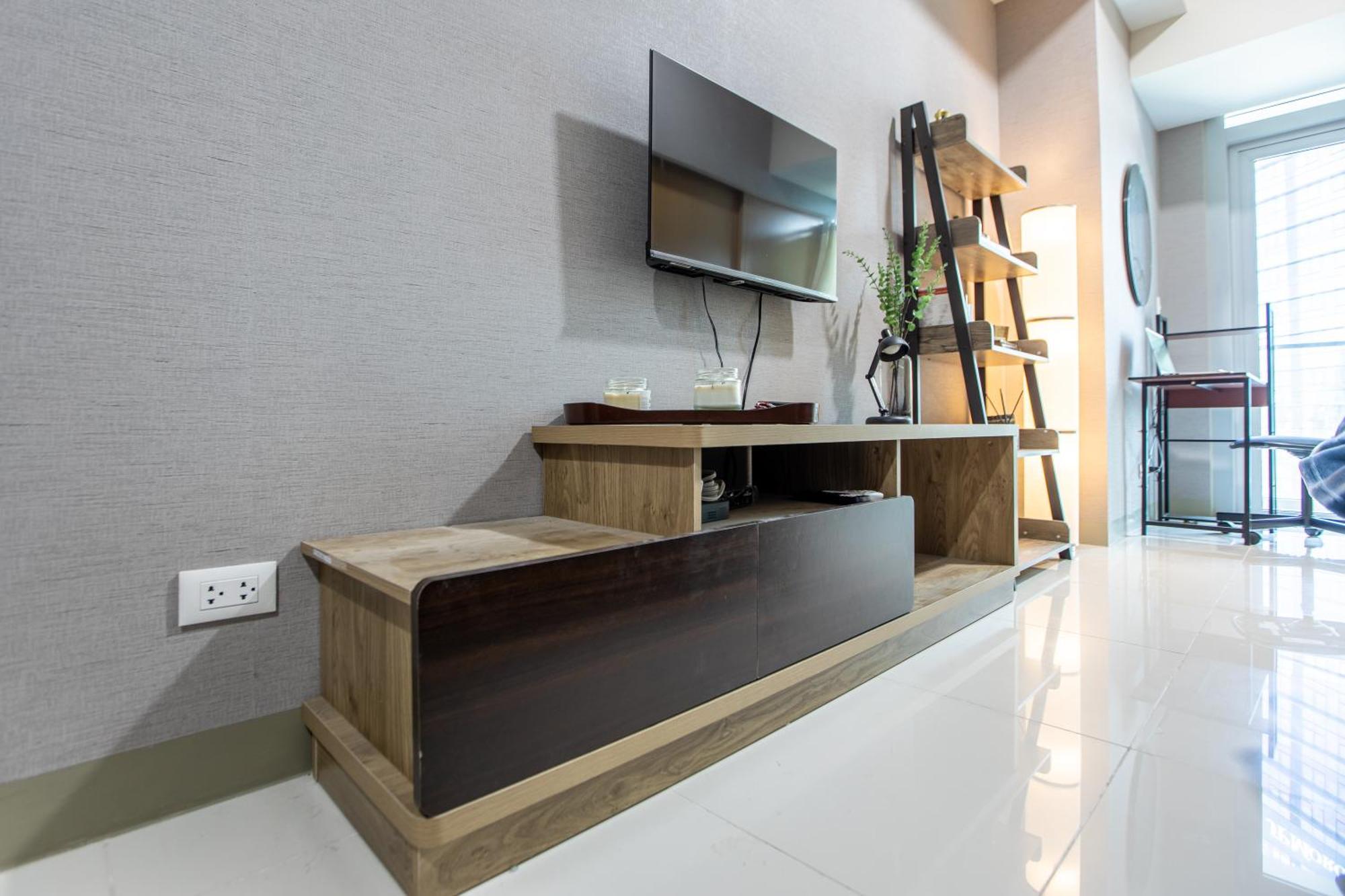 Cozy 1br With Balcony And Netflix In Uptown Bgc Manila