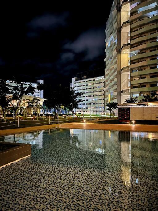 Free Parking, Pool, Gym, Netflix, Wi-fi, Ps4! * Manila