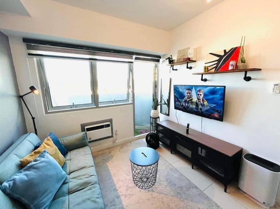 Free Parking, Pool, Gym, Netflix, Wi-fi, Ps4! Apartment Manila