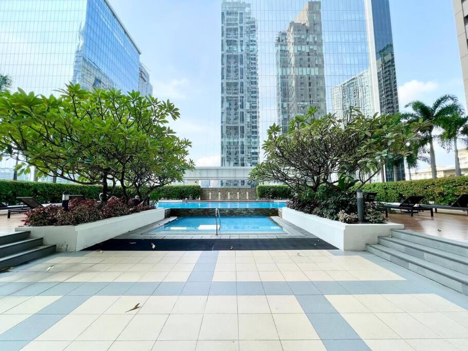 Apartment Suzi Bgc With Sauna, Gym, Netflix, Pool & High Speed Internet