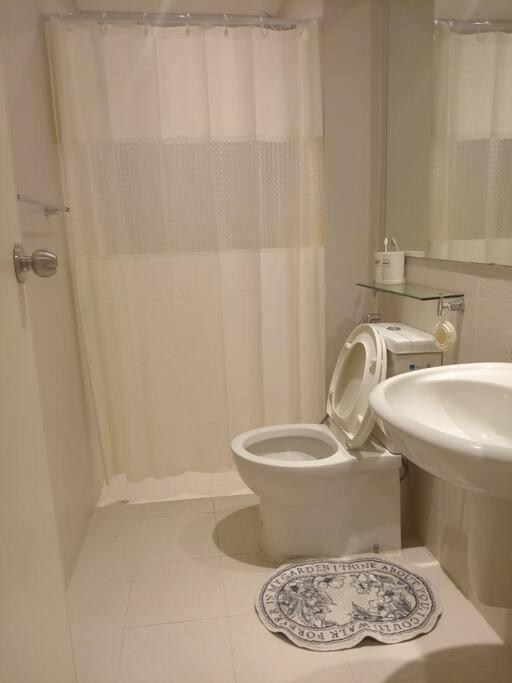 Affordable Staycation In Azure Apartment *