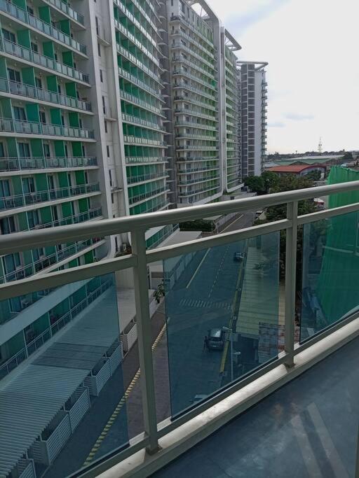 Affordable Staycation In Azure Apartment